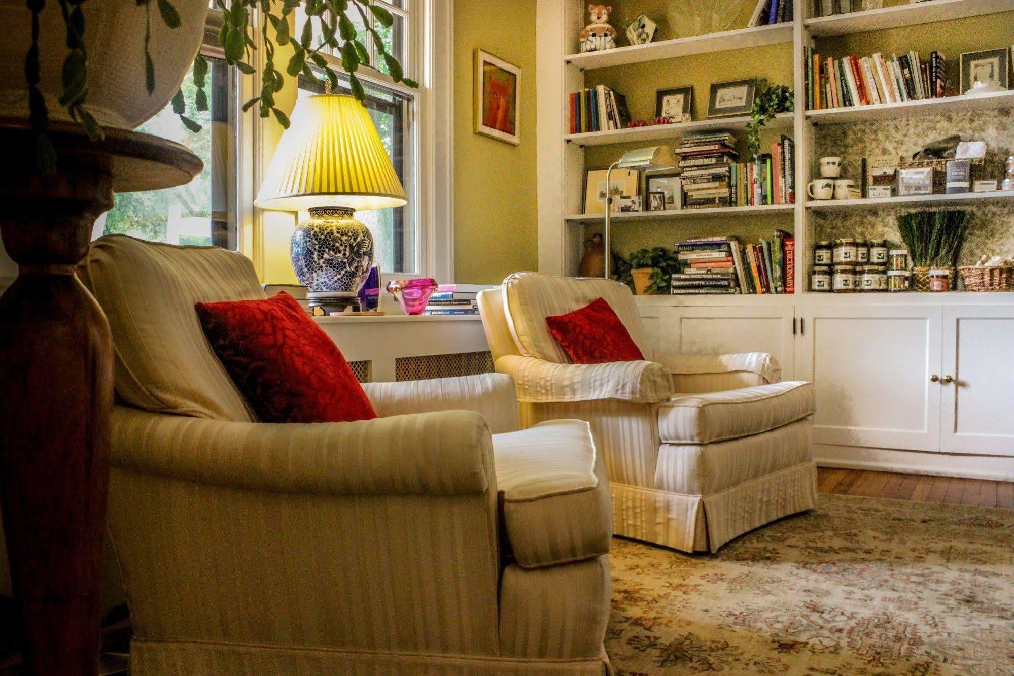 Brown Street Inn Bed And Breakfast Айова-Сити Экстерьер фото